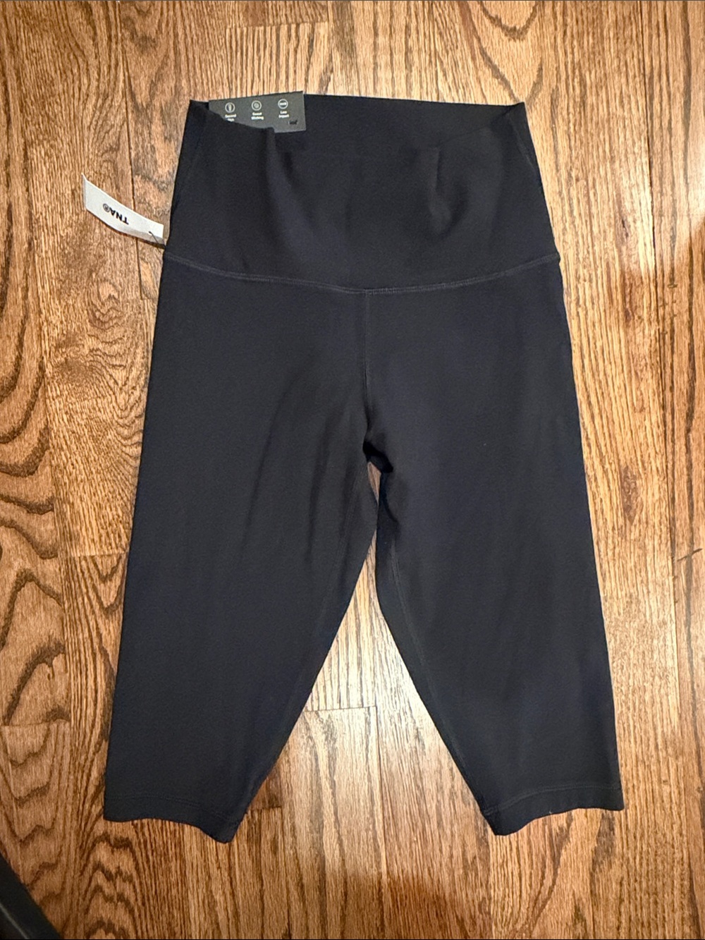 Tna Cheeky Knee Black Knee-Length Leggings Size Small NWT